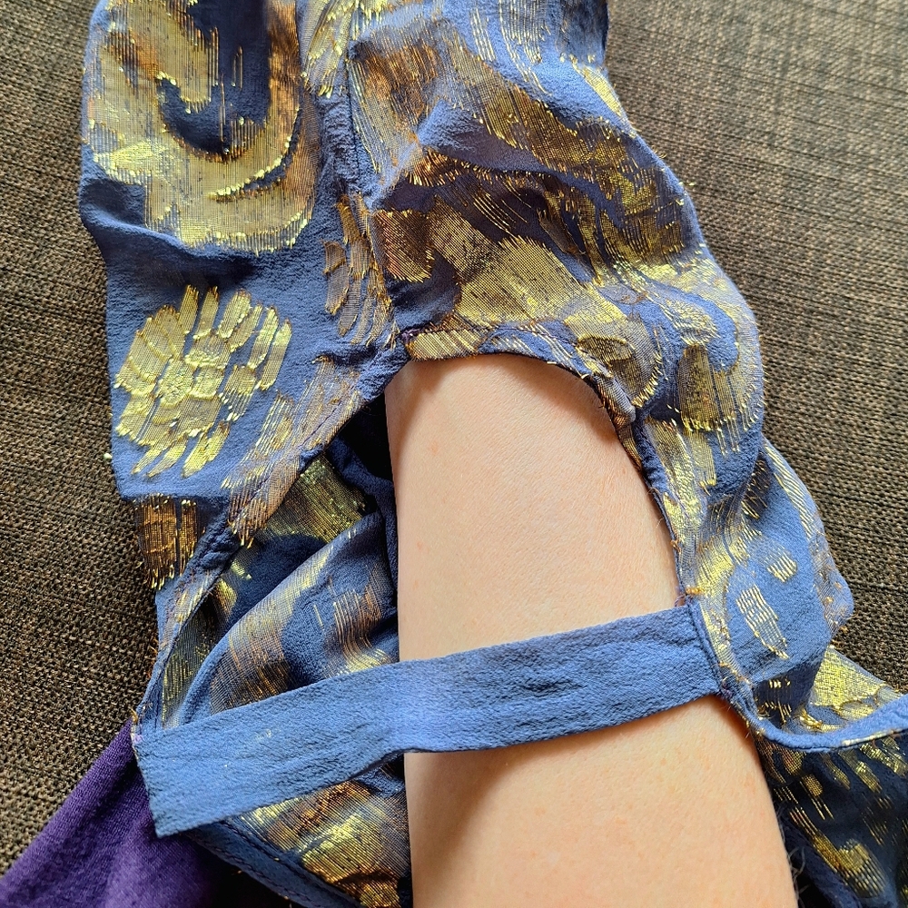 Cold Shoulder Blouse With Gold Threading - Picture 3 of 5
